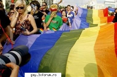 vestitul drapel rainbow poze de la gayfest 2006